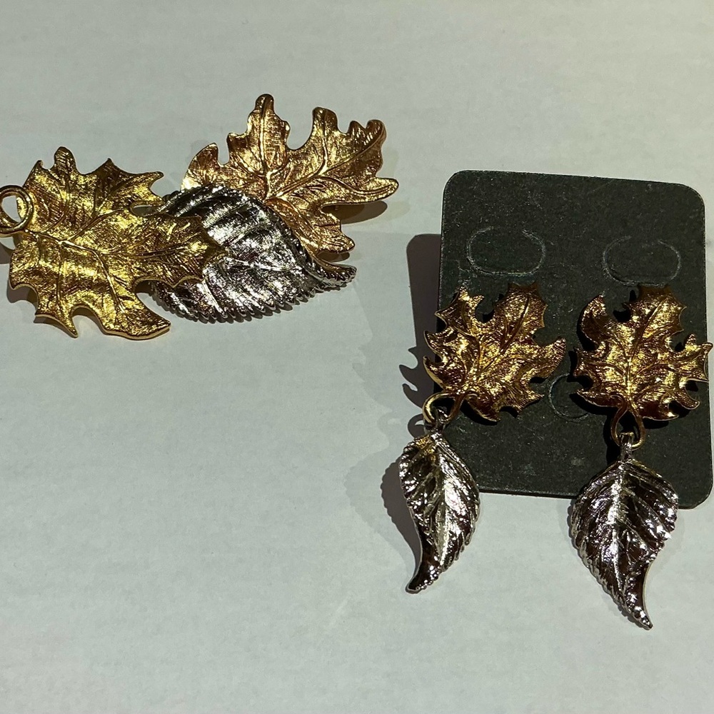 Vintage Lovely Avon Gold and Silver Leaf Jewelry Set